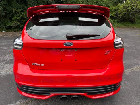 Used 2017 Ford Focus ST image 6