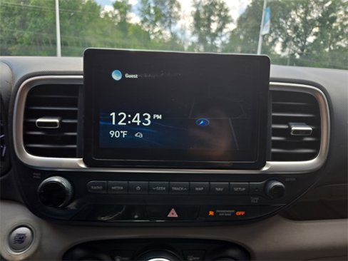 Used 2021 Hyundai Venue image 16