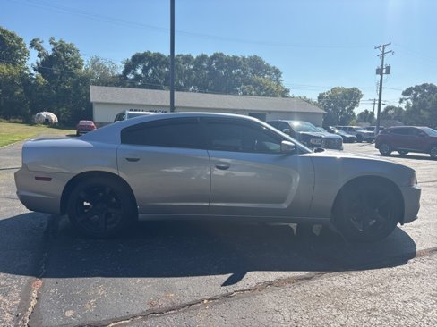 Used 2011 Dodge Charger SE image 7