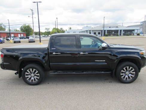 Used 2023 Toyota Tacoma Limited image 7