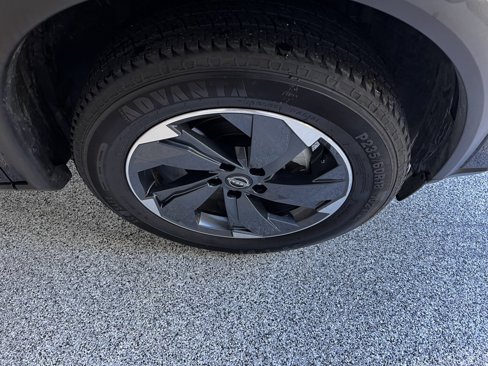 Used 2024 Nissan Rogue SV image 10