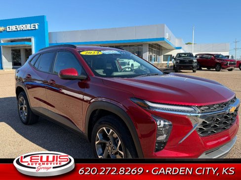 Used 2024 Chevrolet Trax LT image 2