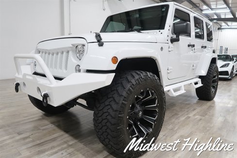 Used 2017 Jeep Wrangler Unlimited Sahara w/ Connectivity Group image 14