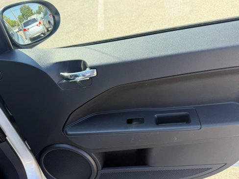 Used 2009 Dodge Caliber SXT image 19