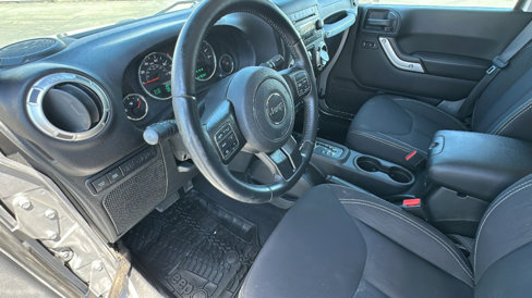 Used 2017 Jeep Wrangler Unlimited Rubicon w/ Connectivity Group image 10