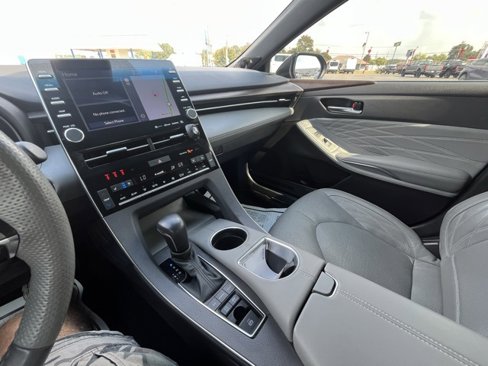 Used 2022 Toyota Avalon Limited image 15