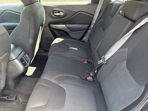 Used 2021 Jeep Cherokee Latitude image 30