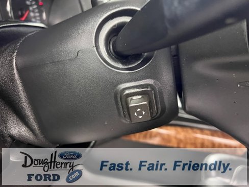 Used 2015 Chevrolet Suburban LTZ image 28