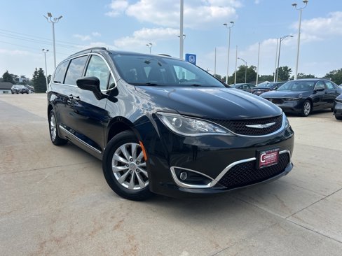 Used 2017 Chrysler Pacifica Touring-L image 1