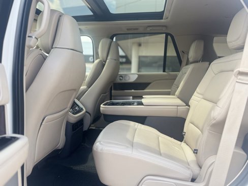 Used 2020 Lincoln Navigator Reserve w/ Equipment Group 208A Reserve image 9