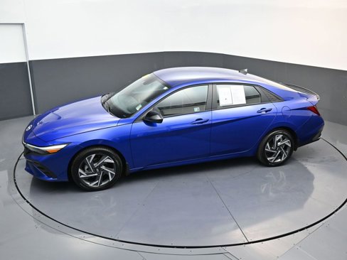 Certified 2025 Hyundai Elantra Sport image 19