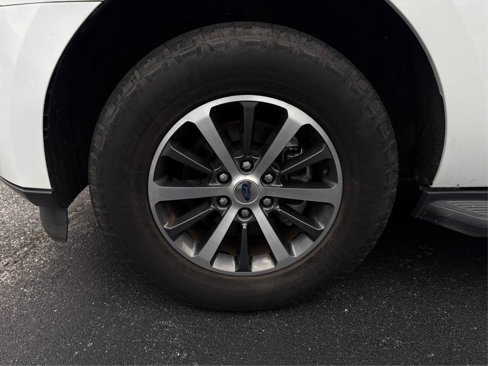 Used 2018 Ford Expedition XLT image 26