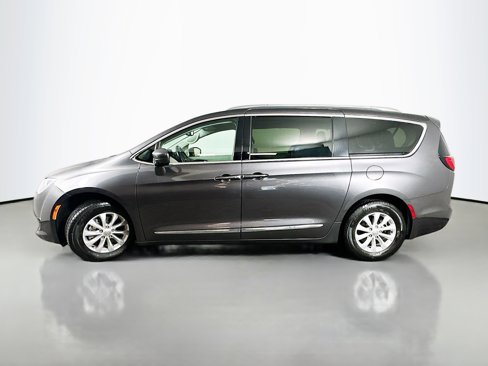 Used 2019 Chrysler Pacifica Touring-L image 4