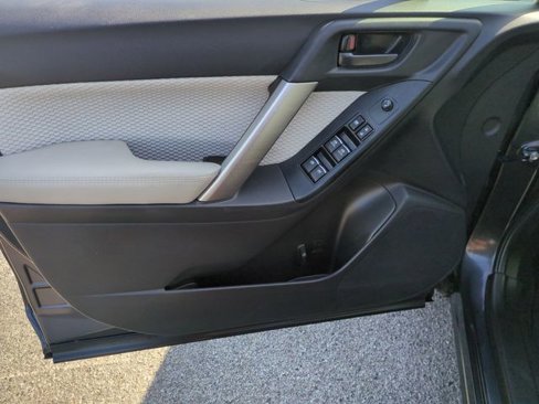 Used 2017 Subaru Forester 2.5i Premium w/ All-Weather Package image 12