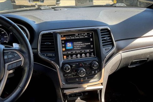 Used 2014 Jeep Grand Cherokee Limited w/ Luxury Group II image 6