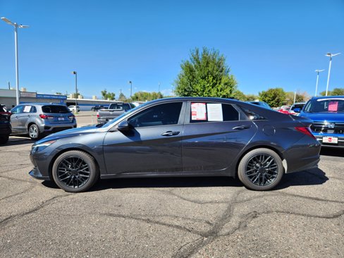 Used 2021 Hyundai Elantra SE image 2
