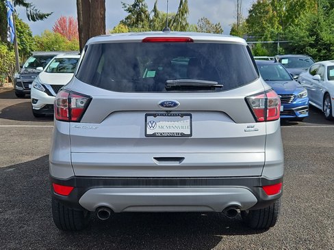 Used 2017 Ford Escape SE image 4