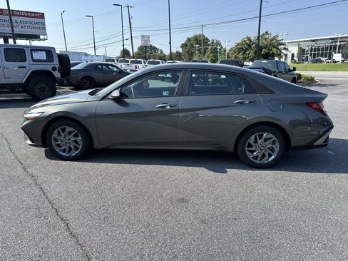 Used 2024 Hyundai Elantra SEL image 4