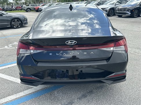 Certified 2023 Hyundai Elantra SEL w/ Convenience Package image 7