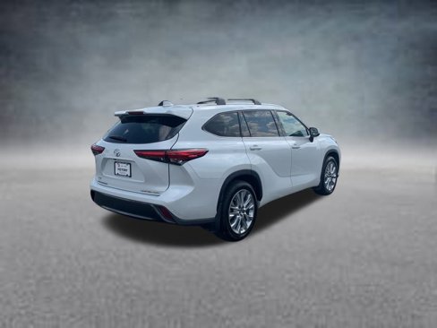 Used 2022 Toyota Highlander Limited image 4