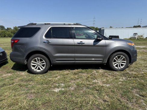 Used 2014 Ford Explorer XLT w/ Equipment Group 202A image 2