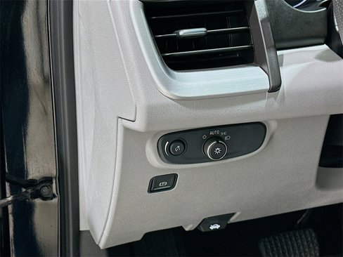 Used 2024 GMC Terrain SLE w/ Driver Convenience Package image 10