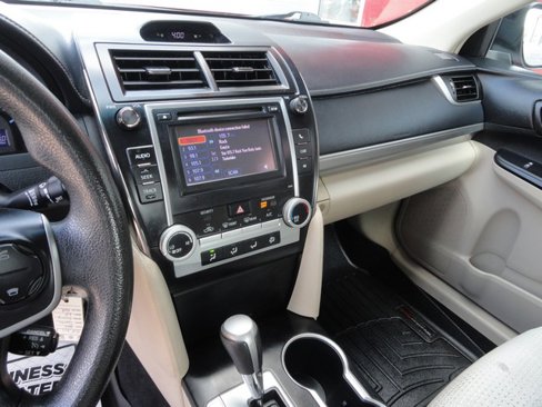 Used 2014 Toyota Camry LE image 7
