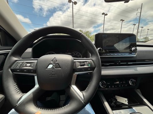 Used 2024 Mitsubishi Outlander SE image 22