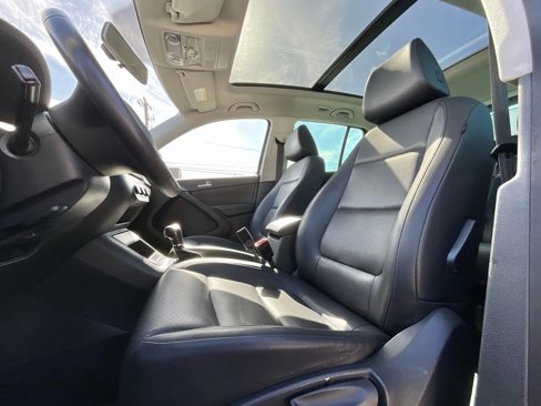Used 2012 Volkswagen Tiguan SE image 11
