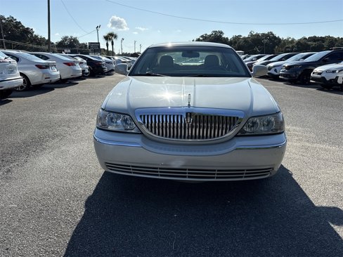 Used 2006 Lincoln Town Car Signature image 9