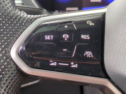 Used 2023 Volkswagen Tiguan SE R-Line image 20