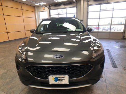 Certified 2020 Ford Escape SE image 2