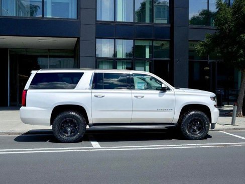 Used 2019 Chevrolet Suburban LT image 2