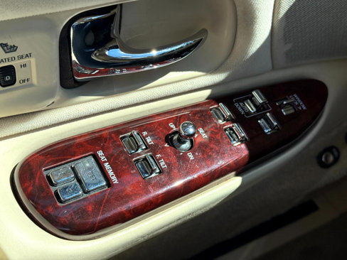 Used 1996 Lincoln Town Car Cartier image 19