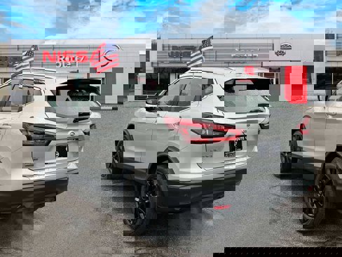 Used 2022 Nissan Rogue Sport SV image 4