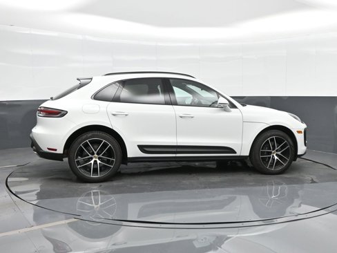 Used 2025 Porsche Macan image 10