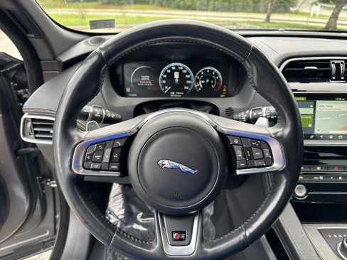 Used 2017 Jaguar F-PACE S image 19