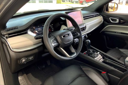 Certified 2024 Jeep Compass Limited image 17