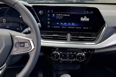 New 2025 Chevrolet Trax LT w/ Sunroof Package image 7