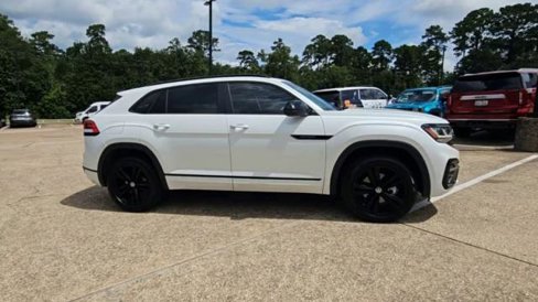 Used 2023 Volkswagen Atlas Cross Sport SEL R-Line image 9