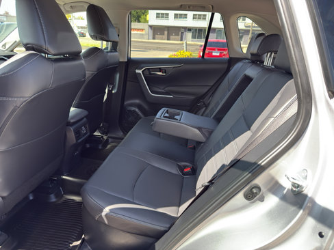 Used 2023 Toyota RAV4 XLE Premium image 24