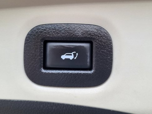 Used 2020 Nissan Rogue SV w/ Premium Package image 5