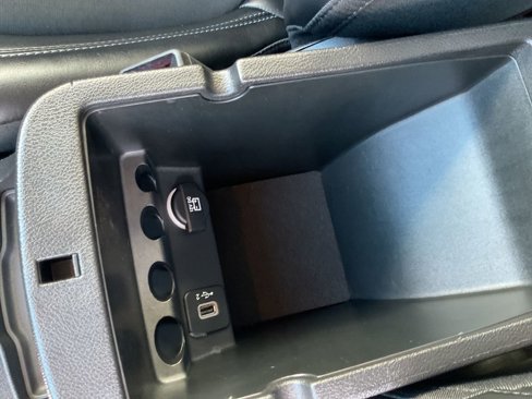 Used 2019 Jeep Cherokee Latitude Plus w/ Comfort/Convenience Group image 16