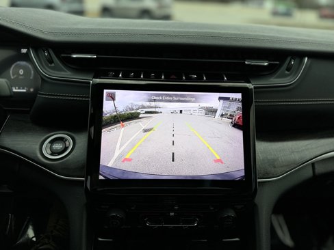 Used 2022 Jeep Grand Cherokee Limited image 22
