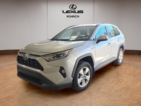 Used 2019 Toyota RAV4 XLE w/ Carpet Mat Package image 1
