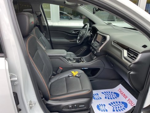 Used 2023 GMC Acadia AT4 w/ Technology Package image 9