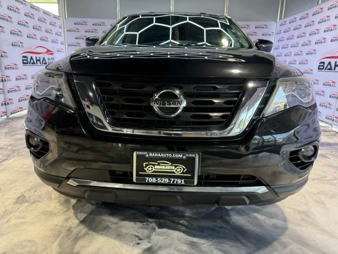 Used 2019 Nissan Pathfinder SV image 2