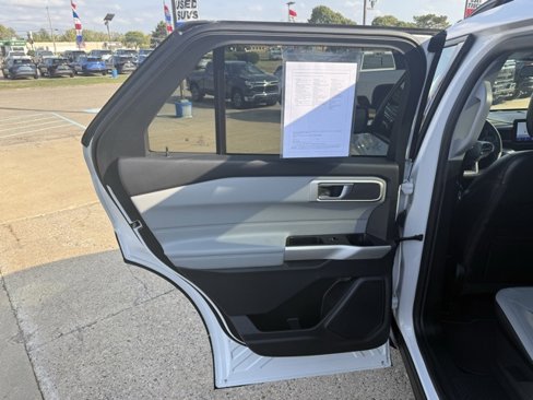 Used 2021 Ford Explorer XLT w/ Equipment Group 202A image 14