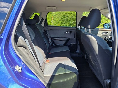Used 2023 Nissan Rogue SV image 41
