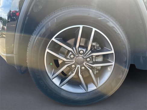 Used 2019 Jeep Grand Cherokee Limited image 9